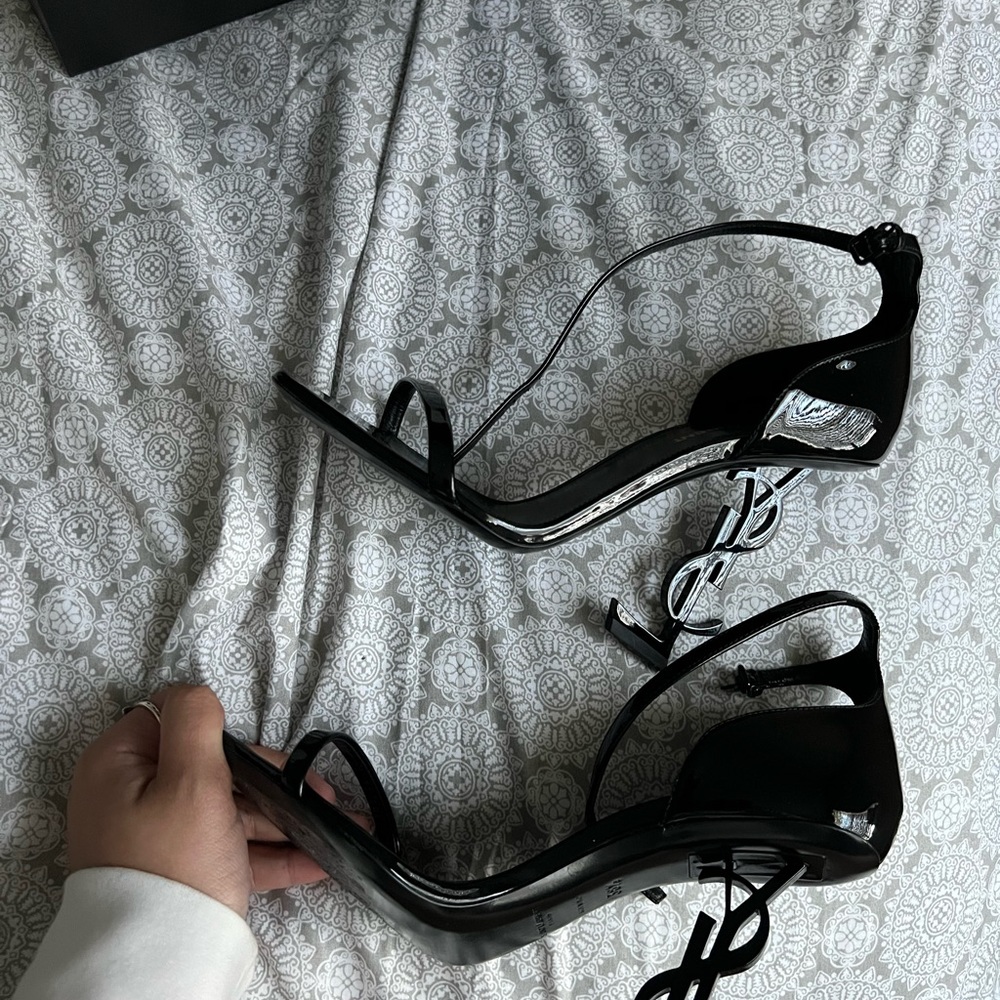 OPYUM SANDALS IN PATENT LEATHER WITH BLACK HEEL
